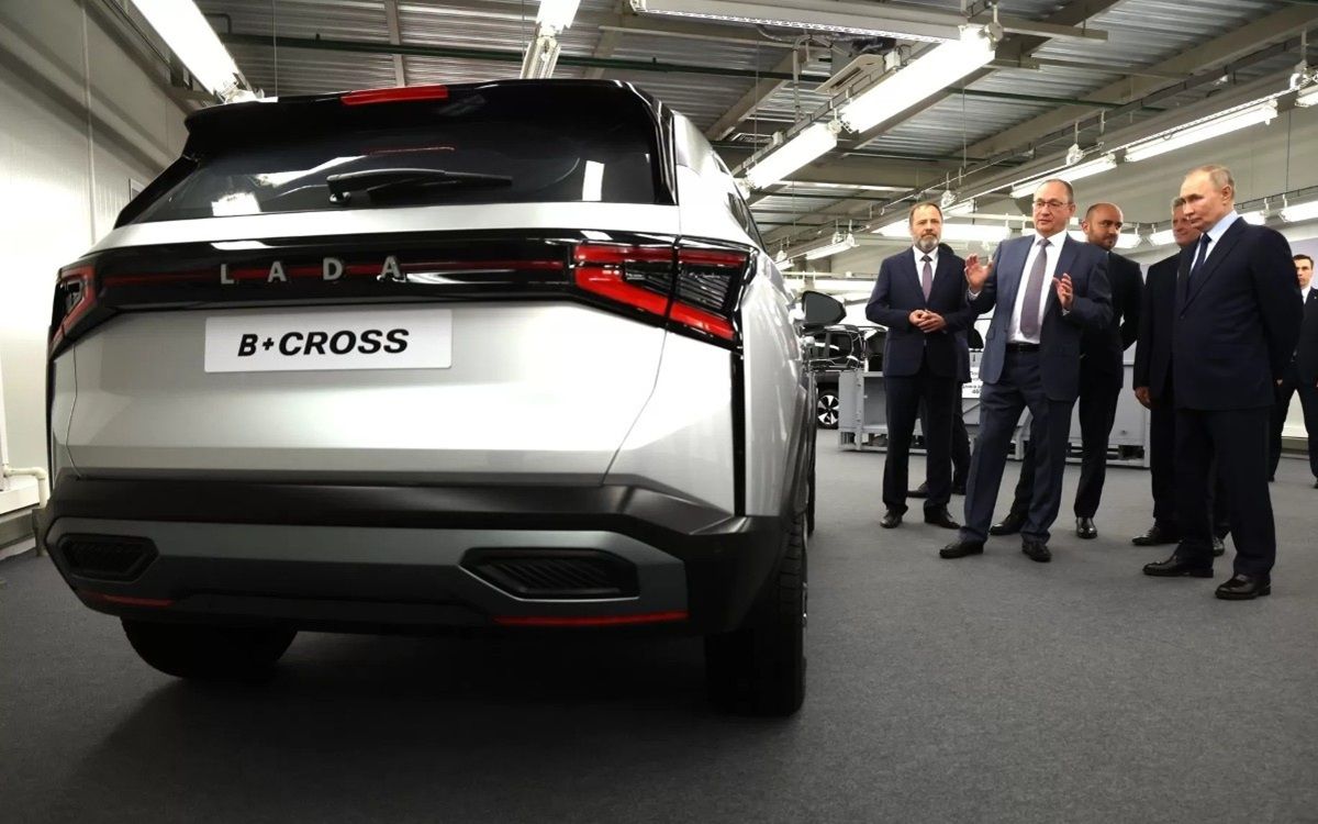 Lada B-Cross, buduća Niva, Iskra Cross i drugi noviteti AvtoVAZ-a prikazani Vladimiru Putinu