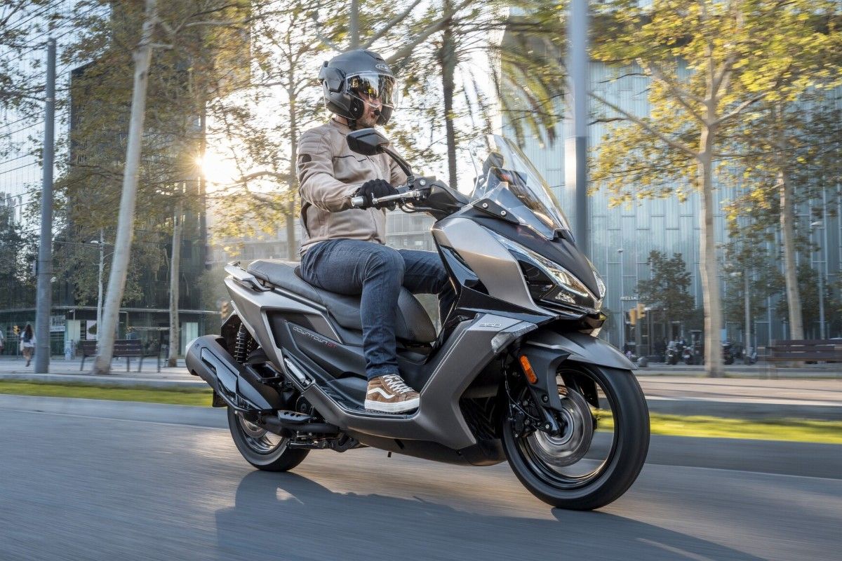 Kymco Downtown GT 350i TCS je Gran Turismo sportski skuter srednje klase