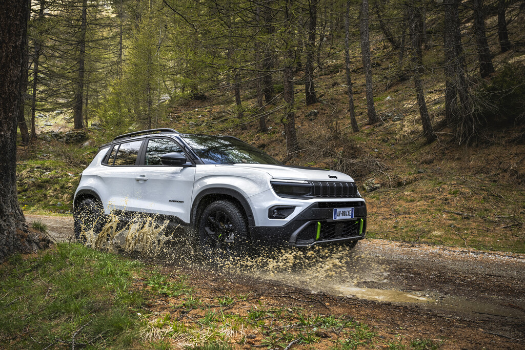 Jeep započeo proizvodnju Avengera 4xe u Poljskoj