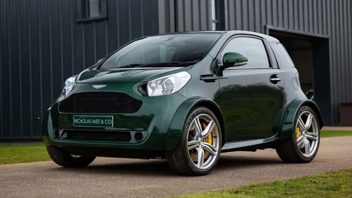 Prodaje se unikatni Aston Martin Cygnet V8