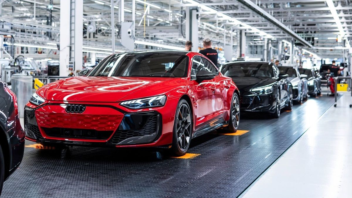 Audi i Jaguar Land Rover zaustavili isporuke novih automobila u SAD