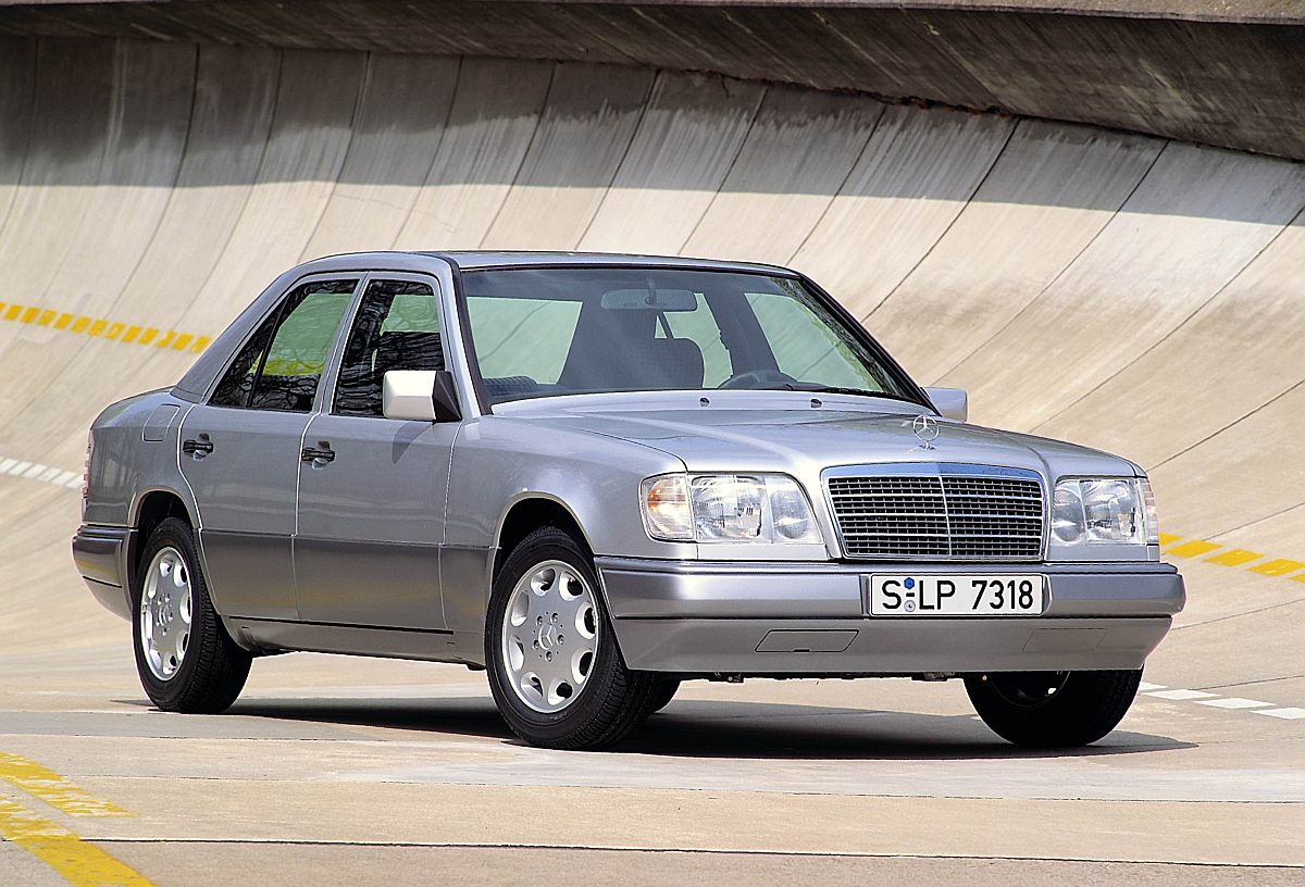 Mercedesova neuništiva serija W124 slavi 40. rođendan