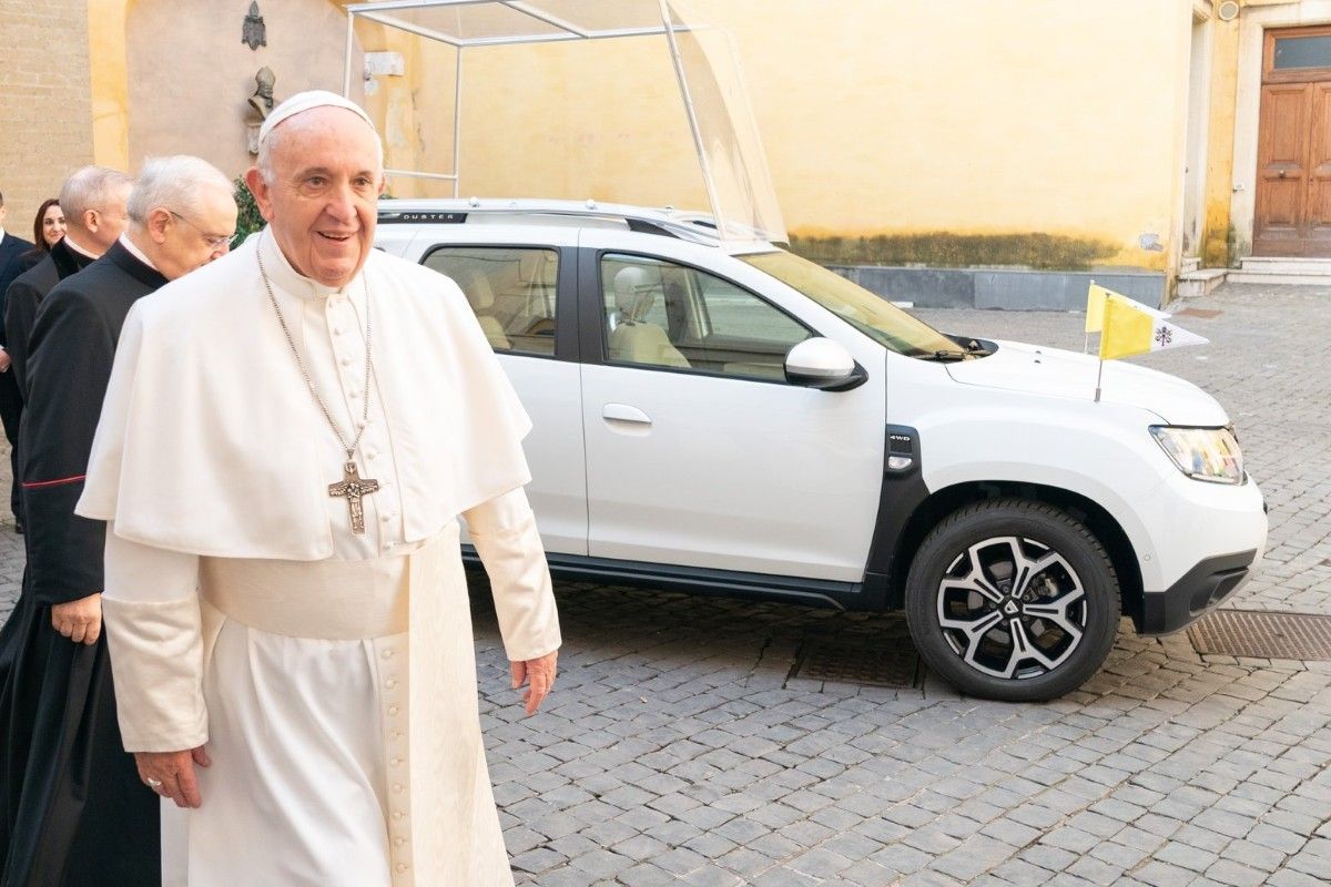 Umro je papa Franjo: Poglavar Katoličke crkve se vozio u jeftinim automobilima
