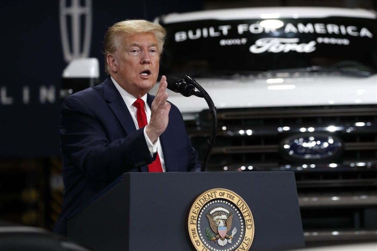 002_trump_carine.jpg
