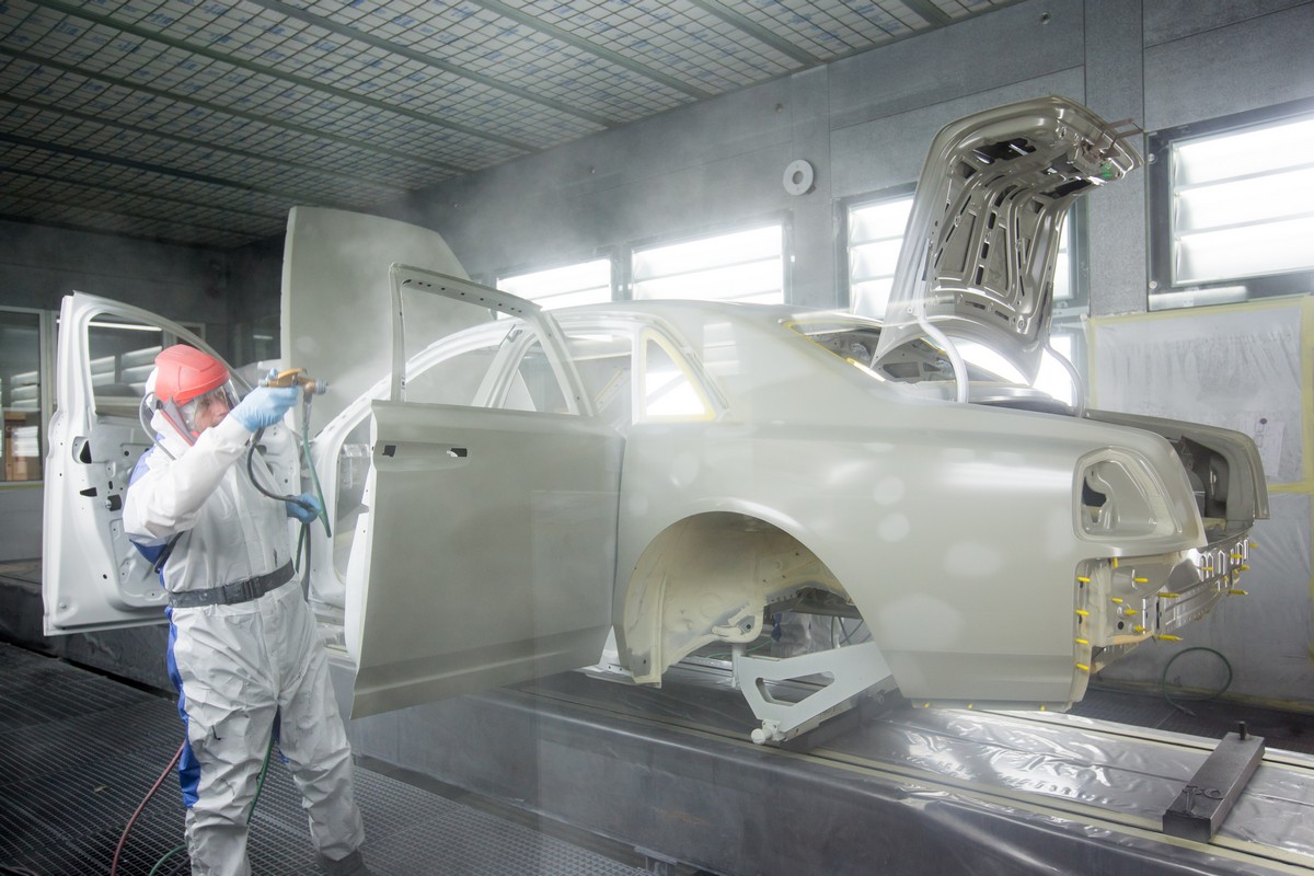 Rolls-Royce tehnika lakiranja: Ljudska ruka nema alternativu