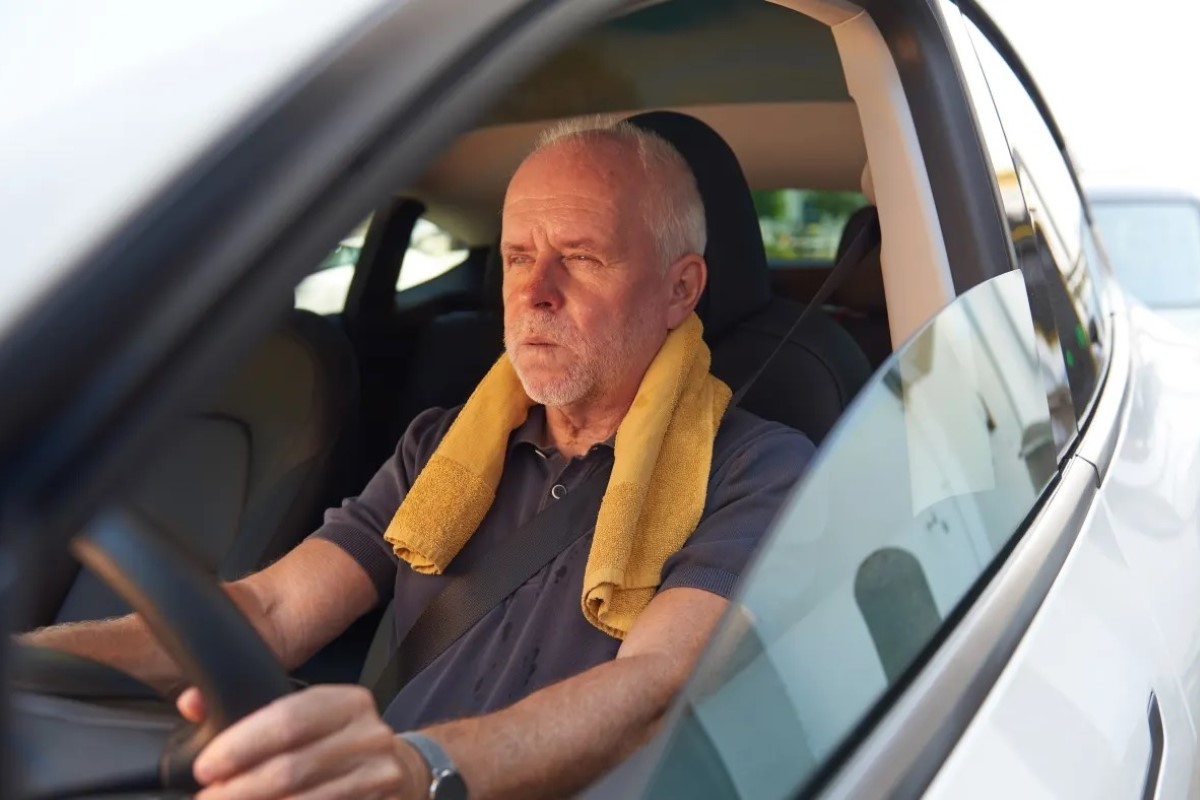 Električni automobil u ljetnoj gužvi