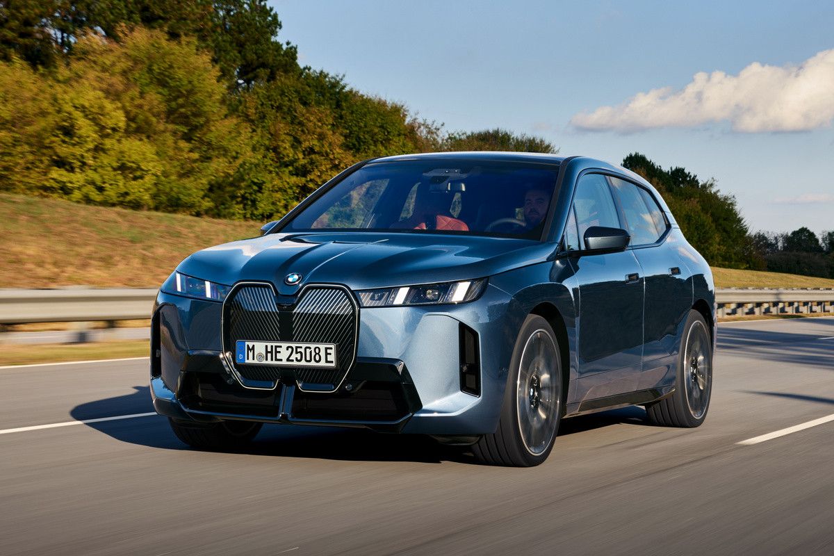 BMW iX je nakon ažuriranja dobio redizajniran izgled, jače motore i duži domet