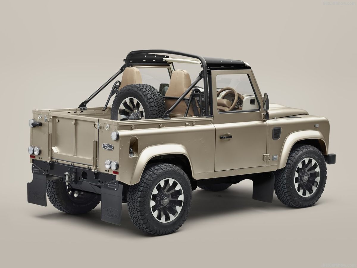 Land Rover Defender V8 Soft Top restomod šokira pojavom ali i cijenom