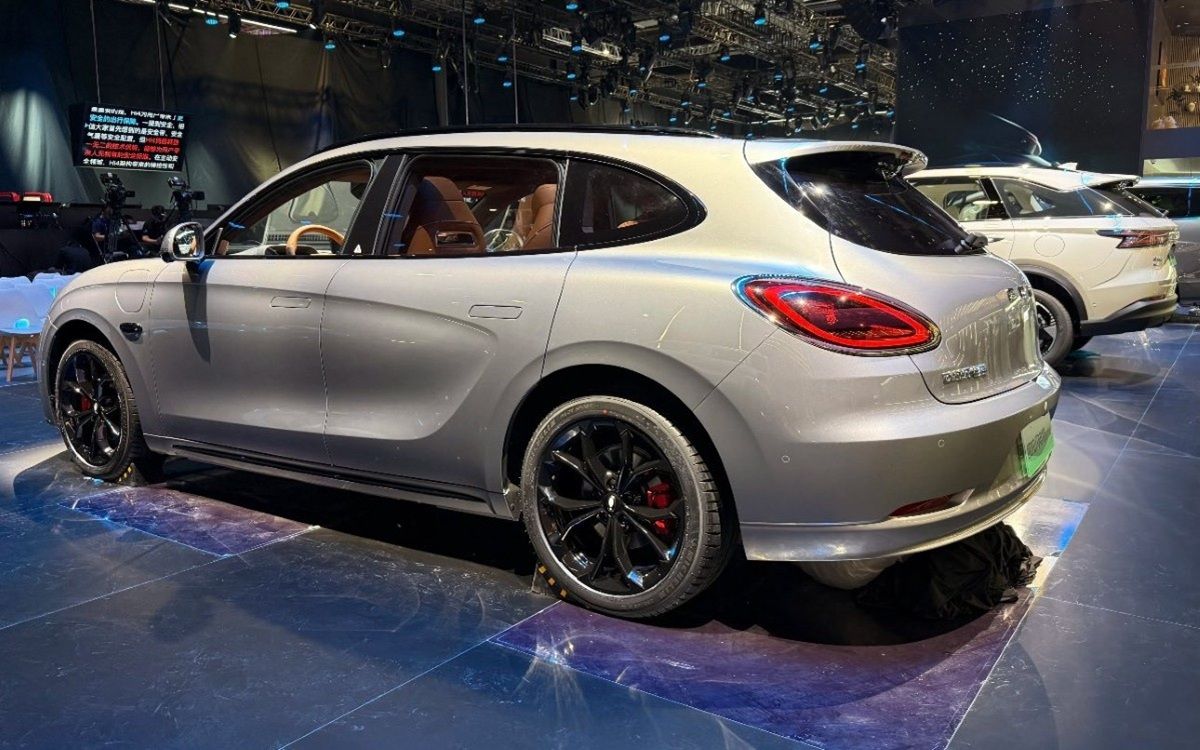 Ora Lightning Cat Travel Edition: Kineska Panamera sada i kao karavan